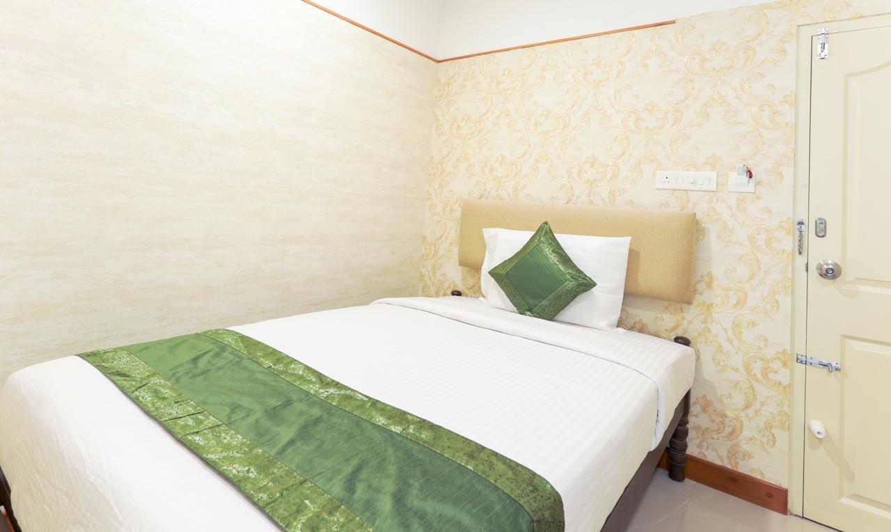 Heaven Gardens Hotel Kochi Exterior photo
