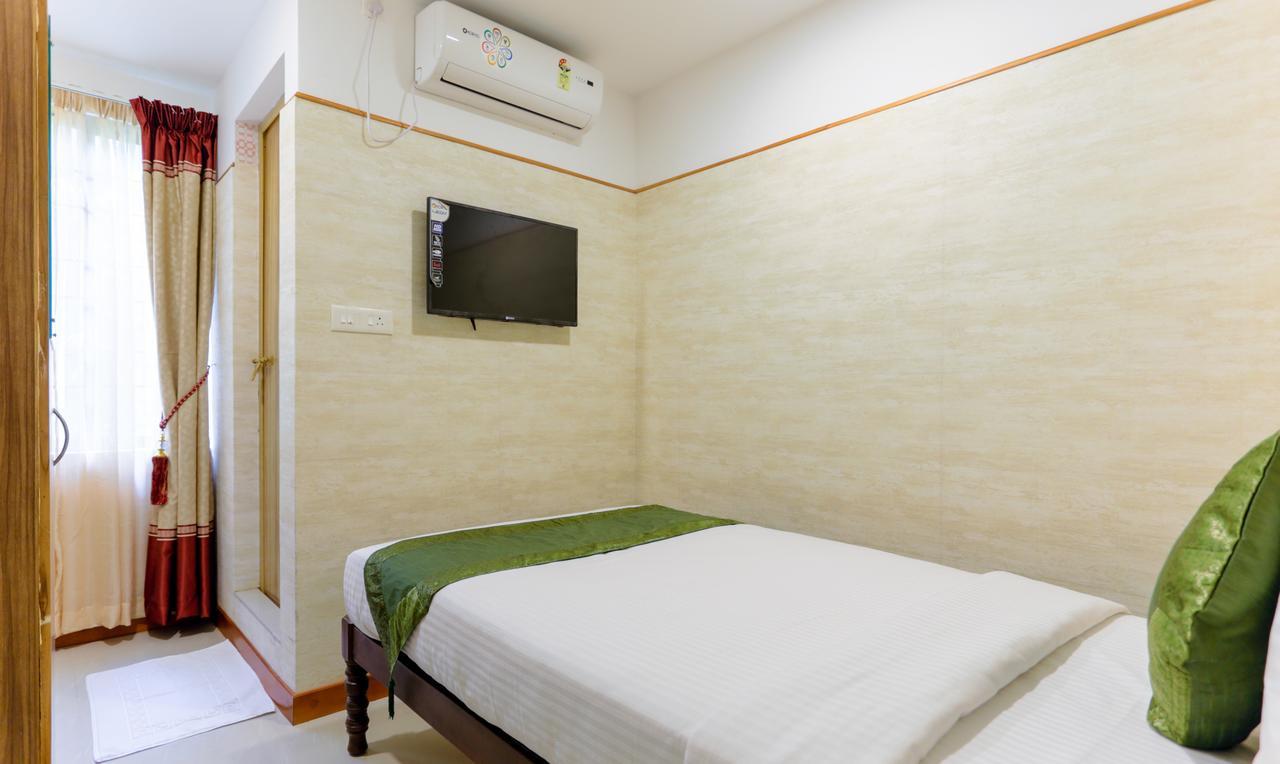 Heaven Gardens Hotel Kochi Exterior photo
