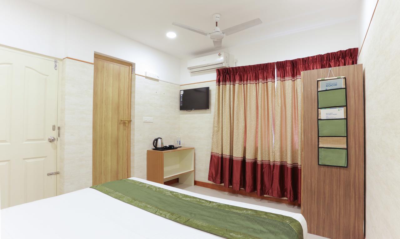 Heaven Gardens Hotel Kochi Exterior photo