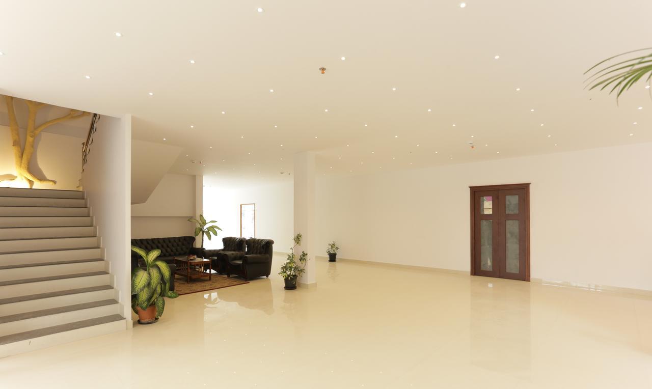 Heaven Gardens Hotel Kochi Exterior photo