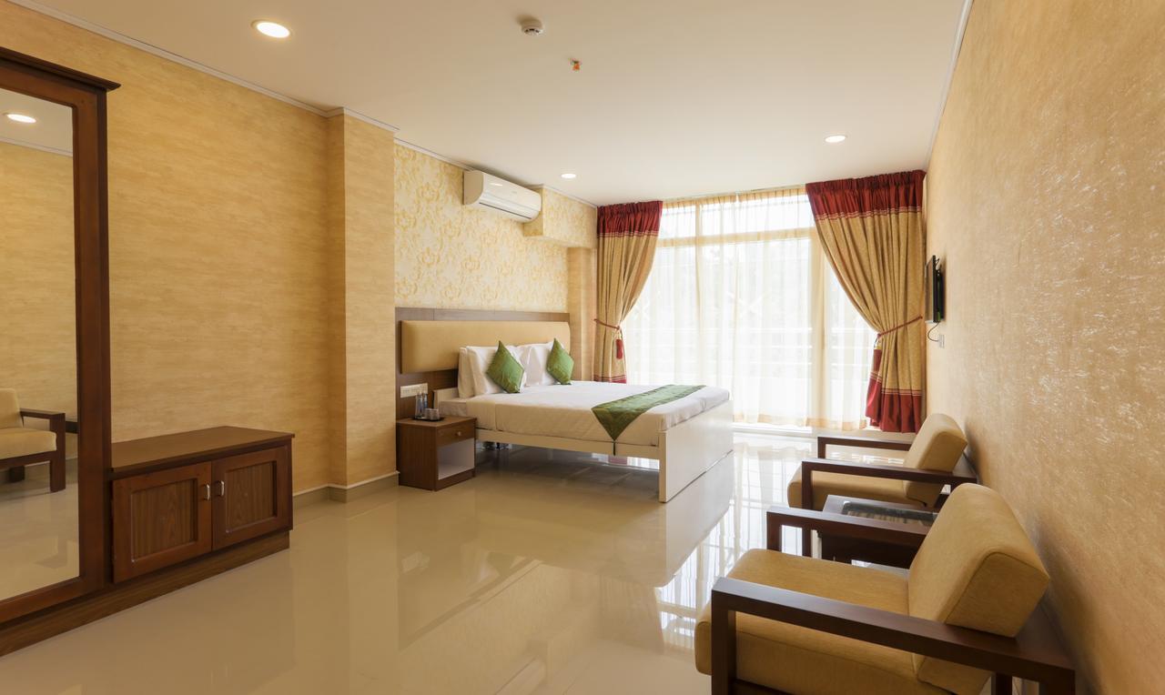 Heaven Gardens Hotel Kochi Exterior photo