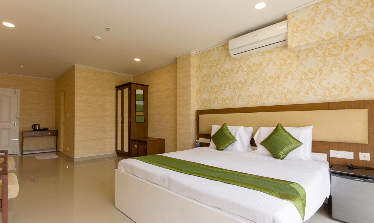 Heaven Gardens Hotel Kochi Exterior photo