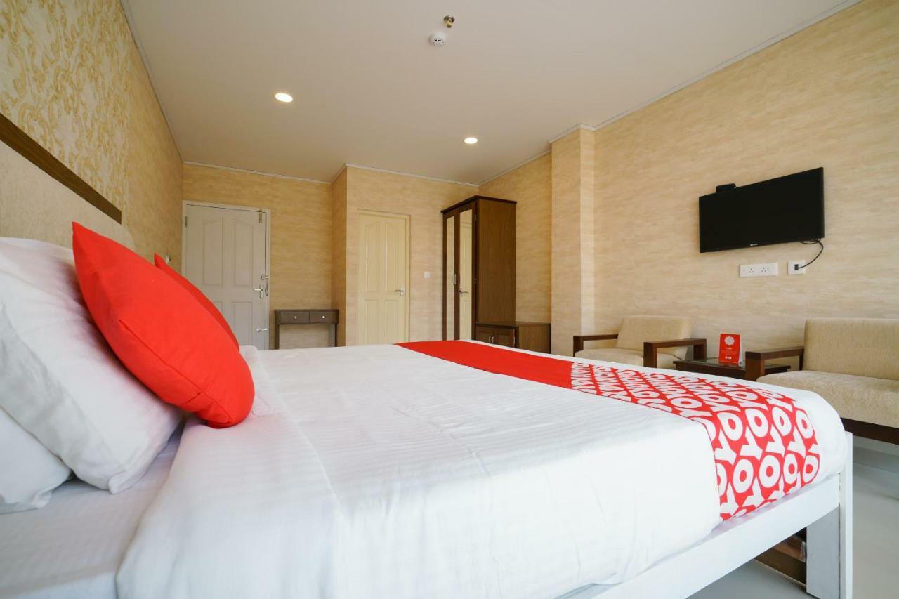 Heaven Gardens Hotel Kochi Exterior photo
