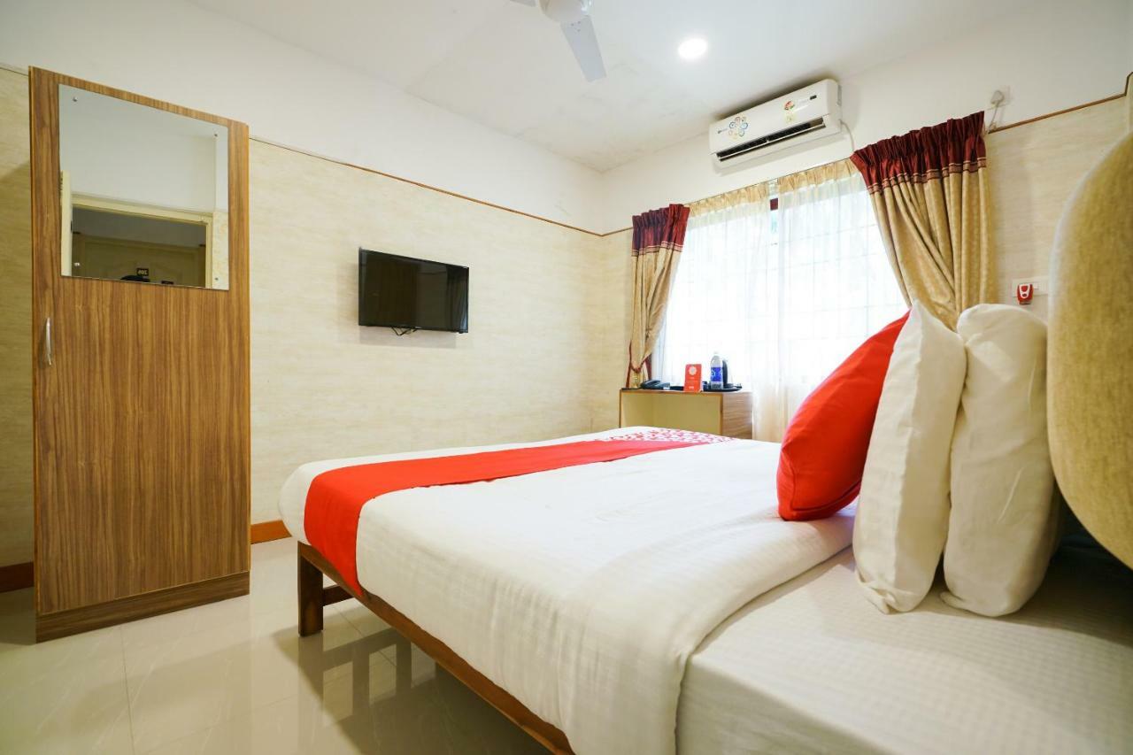 Heaven Gardens Hotel Kochi Exterior photo