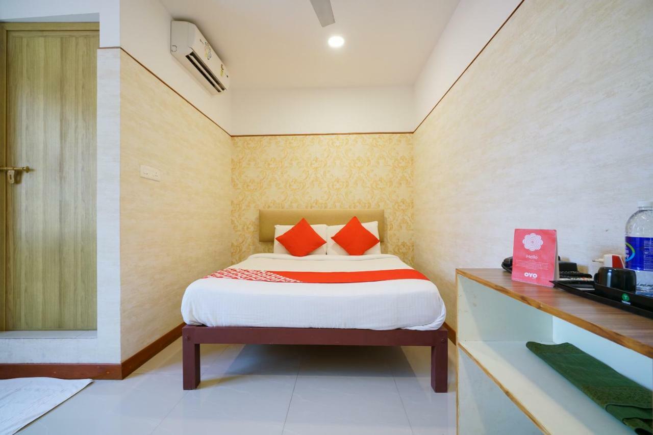 Heaven Gardens Hotel Kochi Exterior photo