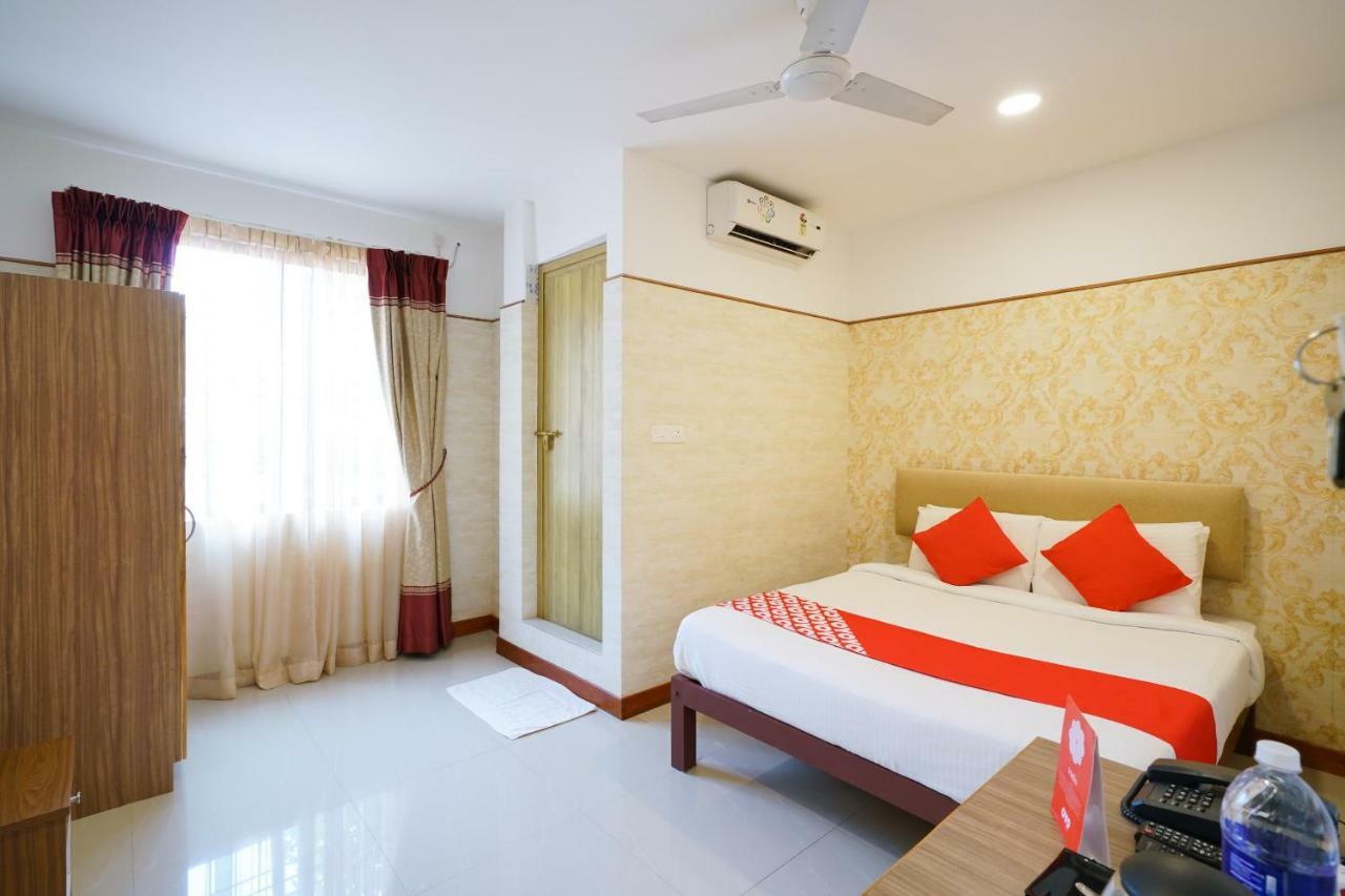 Heaven Gardens Hotel Kochi Exterior photo